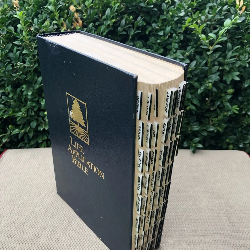 Life Application Bible Black with Green Logo  by Tyndale 1993